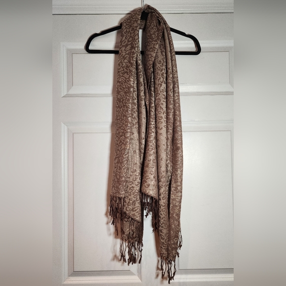 Elegant Brown Leopard Patterned Scarf - Picture 1 of 3